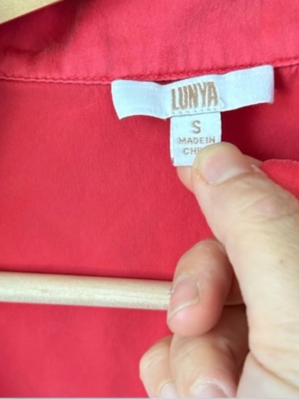 Lunya 100% Washable Mulberry Silk Cropped Button-Front Shirt | Outro Coral | Siz - Picture 5 of 5